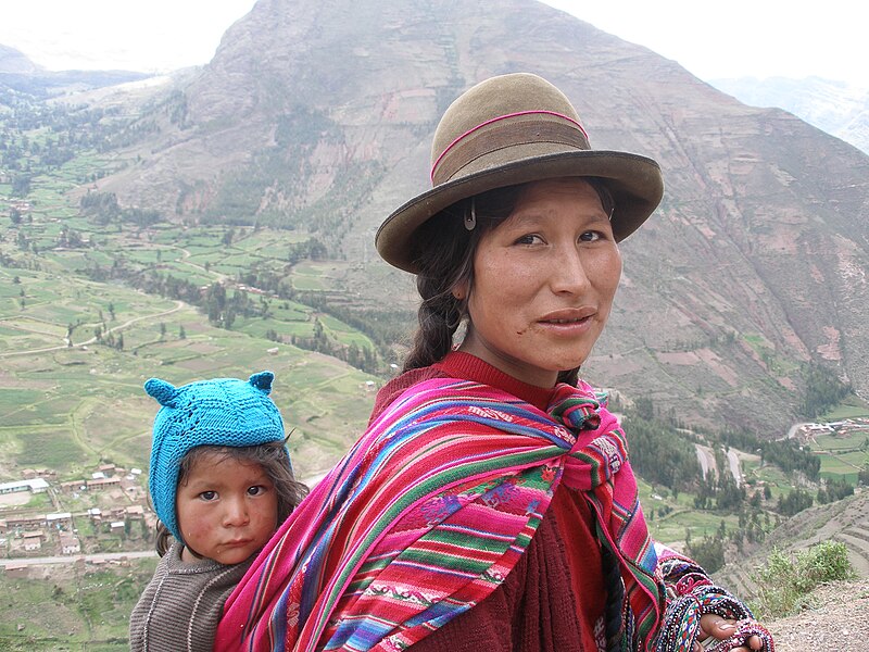 Archivo:Quechuawomanandchild.jpg