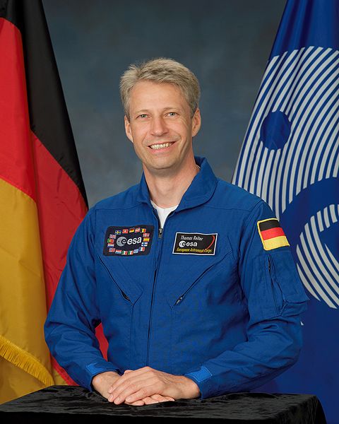 Файл:Thomas Reiter STS-121.jpg