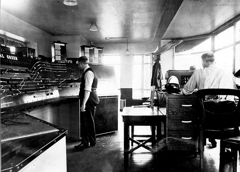 File:Bethnal Green Signal Box.jpg