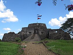 Fotografía a color de la Fortaleza de La Inmaculada y Purísima Concepción en Nicaragua, tomada en febrero de 2011