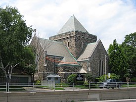 社区内的己连景长老会教堂（Glenview Presbyterian Church）