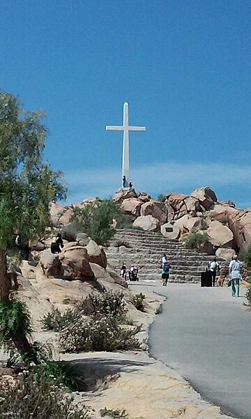 File:Mt Rubidoux Cross.jpg