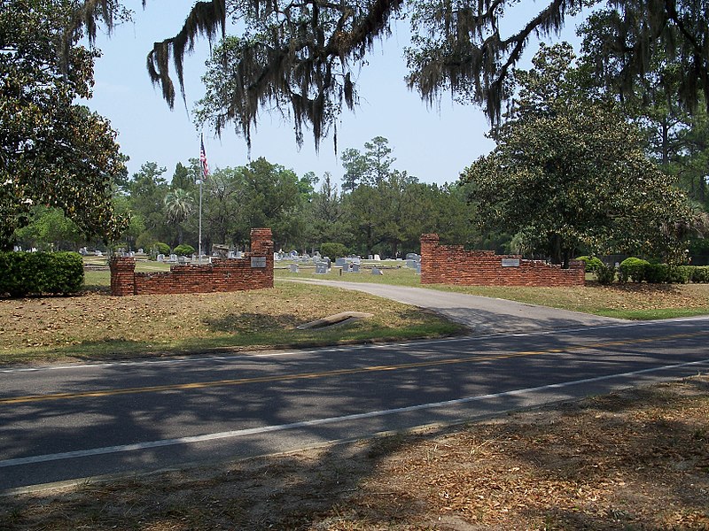 File:Newnansville Cemetery entrance01.jpg