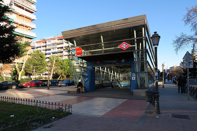 Archivo:Estación de Parque Lisboa.JPG