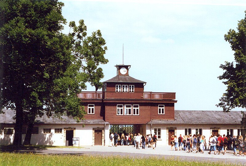 File:KZ-Tor Buchenwald.jpg