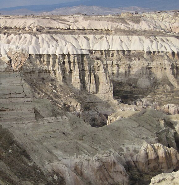 Файл:Uchisar valley.jpg