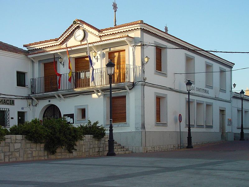 Archivo:Ayuntamiento de Villamantilla.jpg