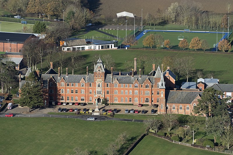 File:Framlingham College aerial (46128612781).jpg