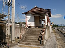 Ichinobe station entrance 20201014.jpg