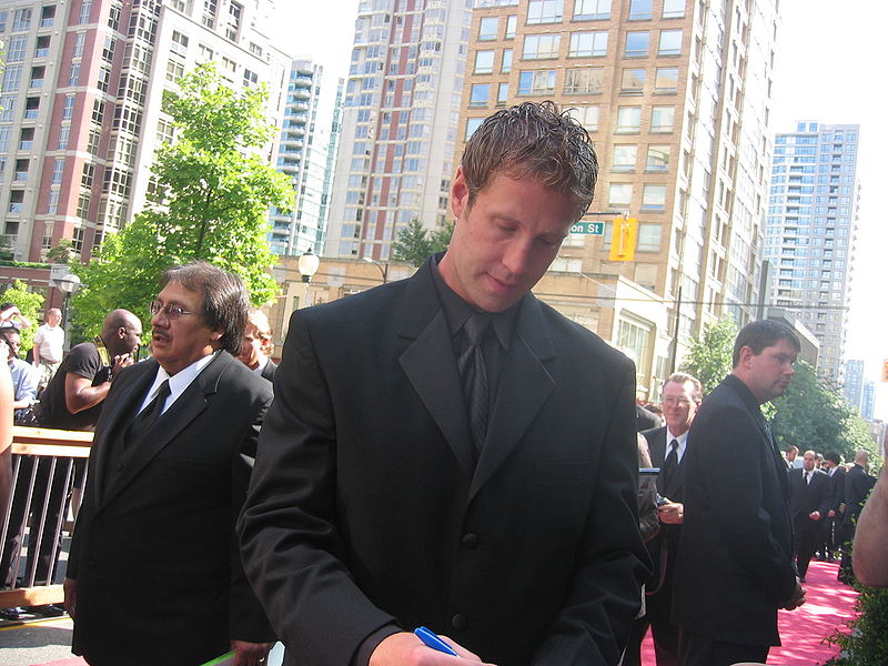 File:Joethornton 2006nhlawards.jpg