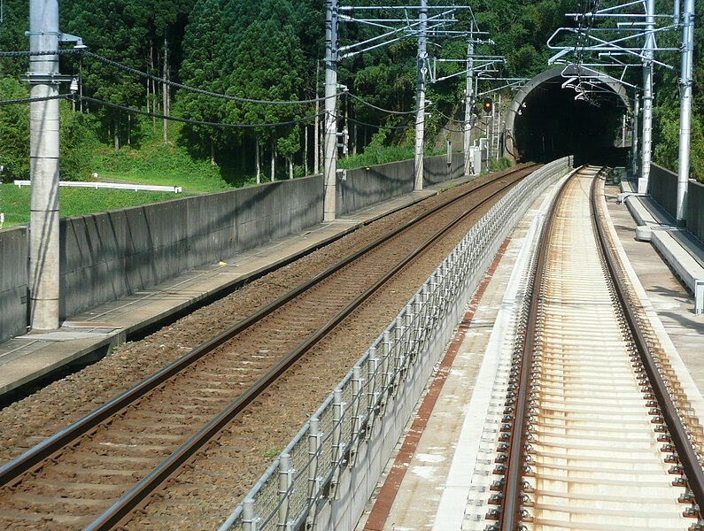 File:Narita-Airport-Kousoku-Railway.JPG