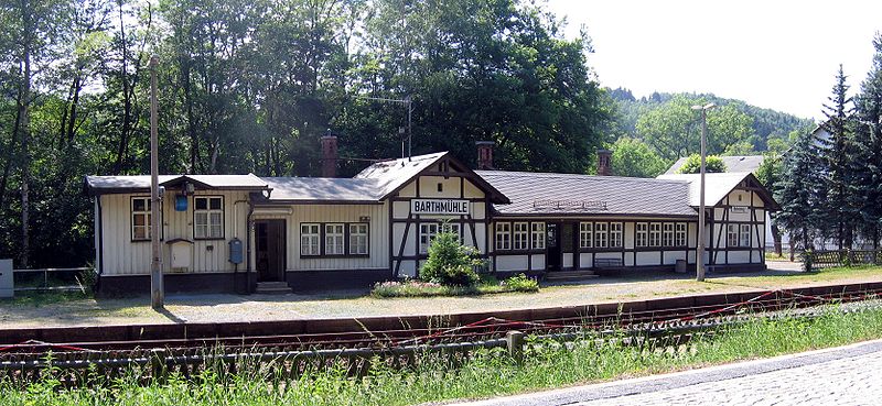 File:Bahnhof Barthmühle.jpg