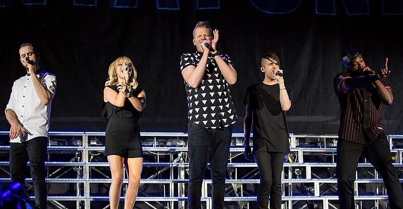 Файл:Pentatonix 2015.jpg