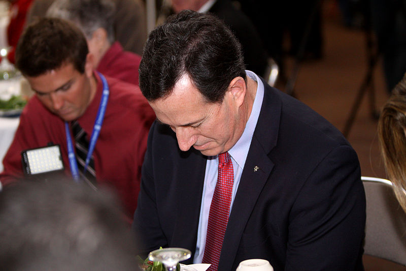 File:Rick Santorum prays.jpg