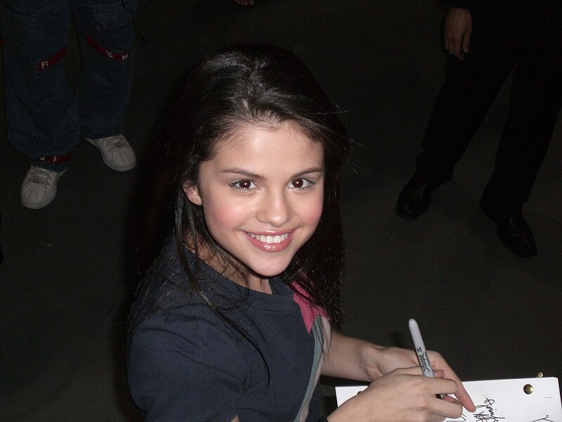 Archivo:Selena Gomez 2.jpg