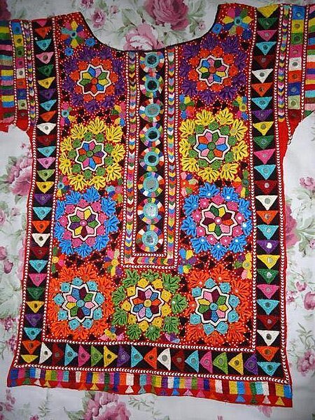 File:Sindhi embroidery GAJJ.jpg