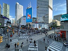 Yonge–Dundas crossing 2022.jpg