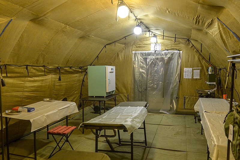 Файл:Field hospital operating room.jpg