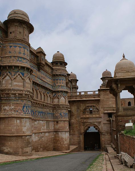 File:Gwalior-portadelelefant.jpg