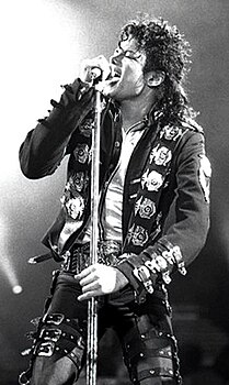 Джексон во время выступления в рамках Bad World Tour. Вена. 1988 год