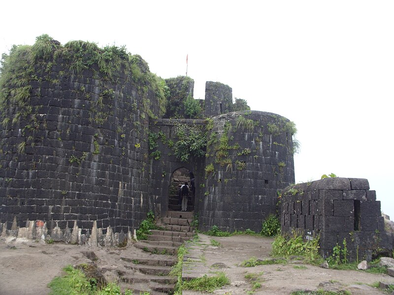 File:Purandar Fort 02.JPG