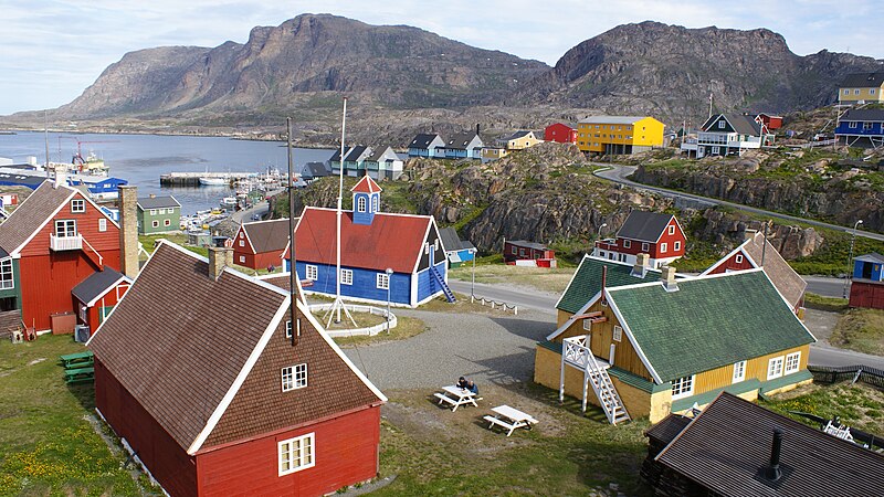 Файл:Sisimiut-centrum.jpg