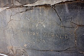 Grafiti dejado por el explorador Henry Morton Stanley del New York Herald