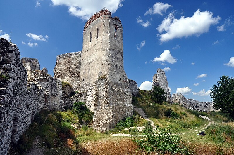 Archivo:Čachtice, hrad, Slovensko.jpg