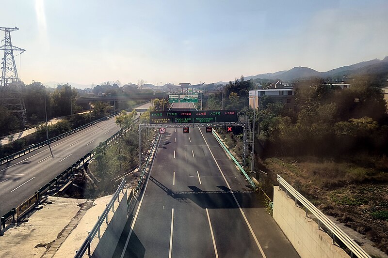 File:Ezhou Airport Expressway.jpg