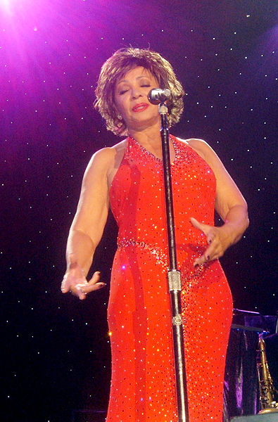 File:Shirley Bassey Wembley 2006.jpg