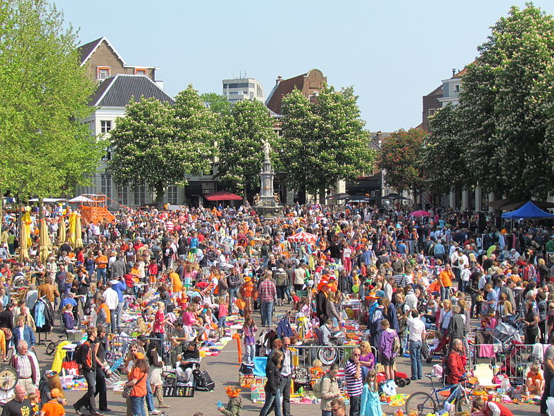 File:Koninginnedag 2011 Deventer.jpg