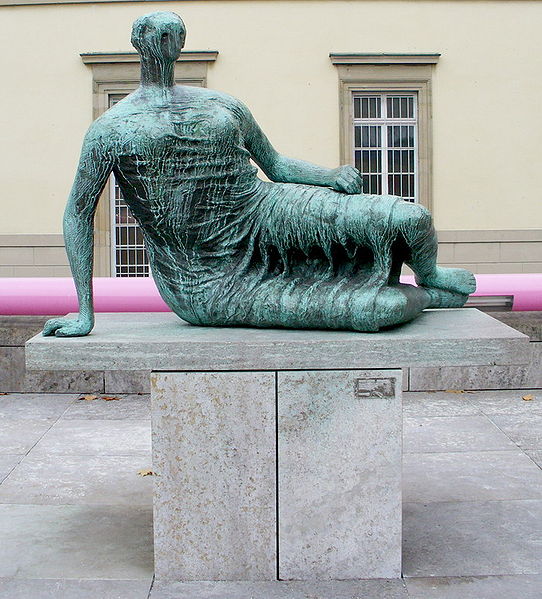 File:Stuttgart-henry-moore-liegende.jpg