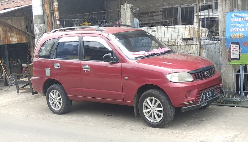 File:2004-2005 Daihatsu Taruna C-series.jpg