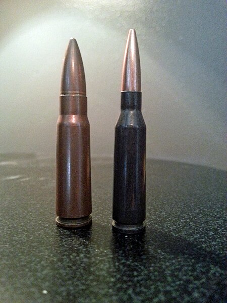 Archivo:7.62x39mm and 5.45x39mm.jpg