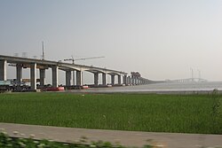 2008年5月，從陳家鎮看當時正在建造中的上海長江隧橋。