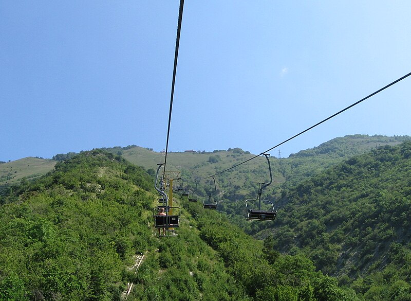 Файл:Gelendzhik Cableway 2.jpg