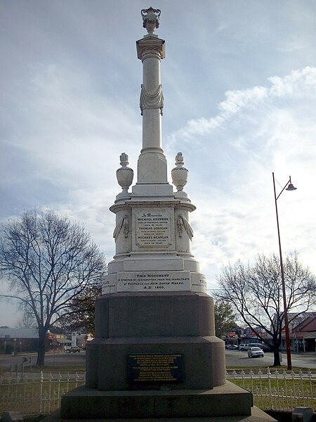 File:MansfieldKellyMonument.JPG