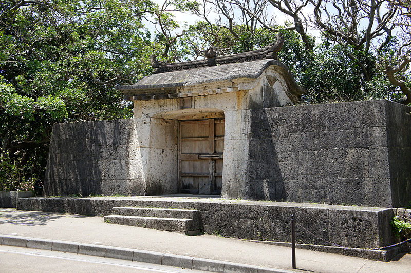 File:Naha Shuri Castle04bs3200.jpg