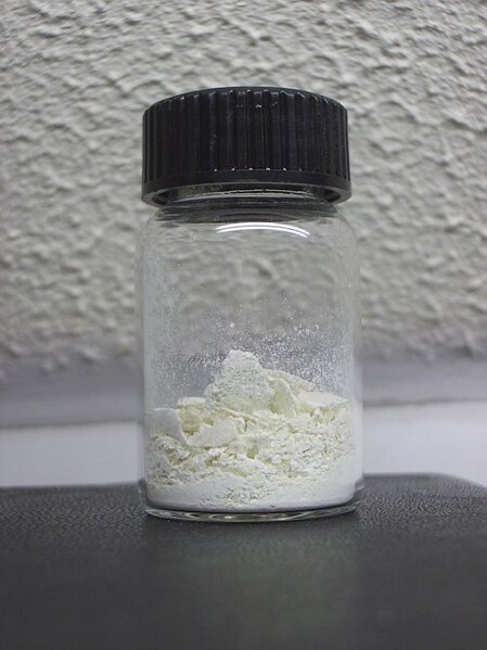 File:Praseodymium chloride.jpg