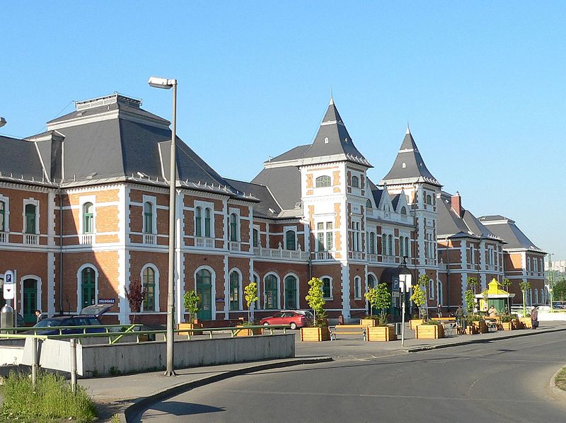 File:Tiszai trainstation miskolc 01.jpg