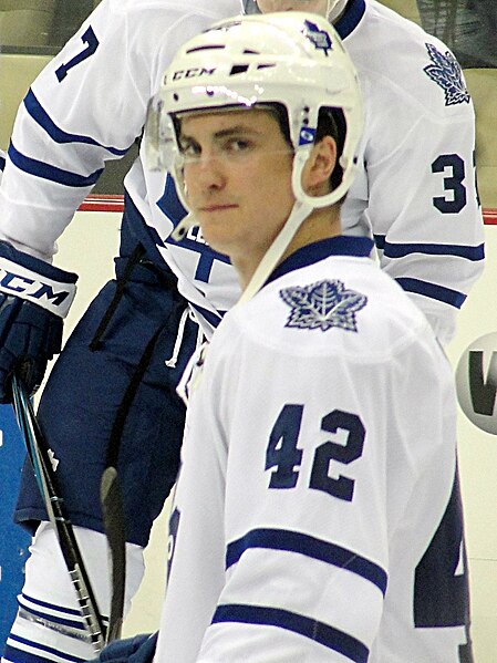 Файл:Tyler Bozak 2012-03-07.JPG