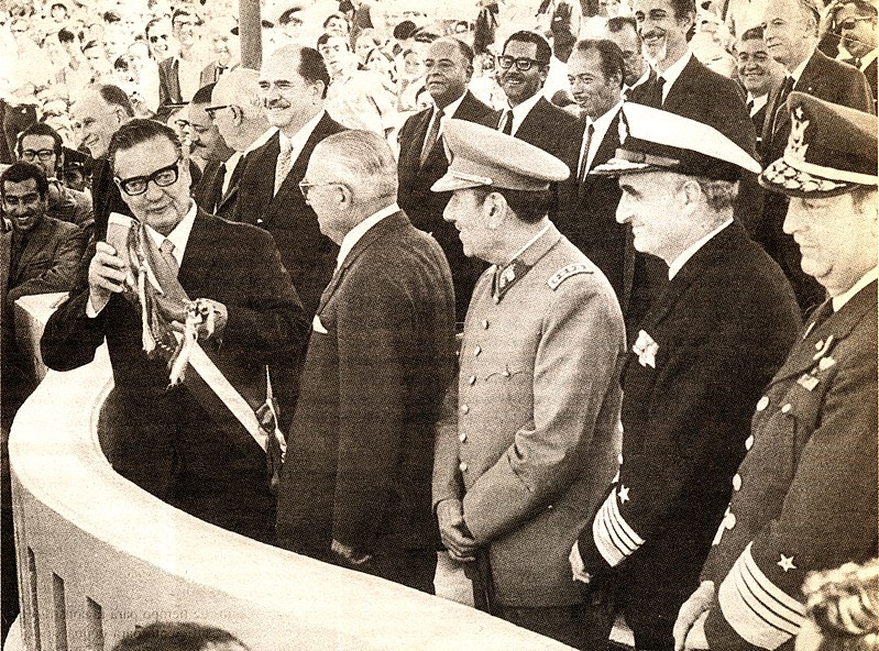 Файл:Allende en Parada Militar.JPG