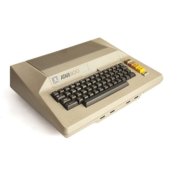 Файл:Atari 800.jpg