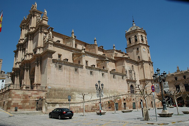 Archivo:Colegiata San Patricio.jpg