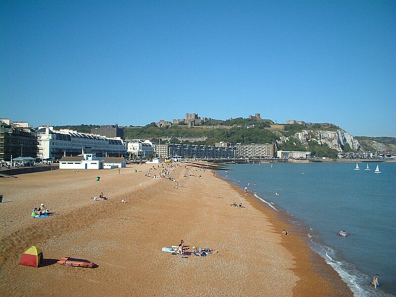 Файл:Dover Seafront And Castle.jpg