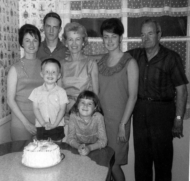 File:Family photograph 1965.jpg