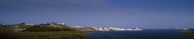 Archivo:Ayamonte-desembocadura del Guadiana.jpg