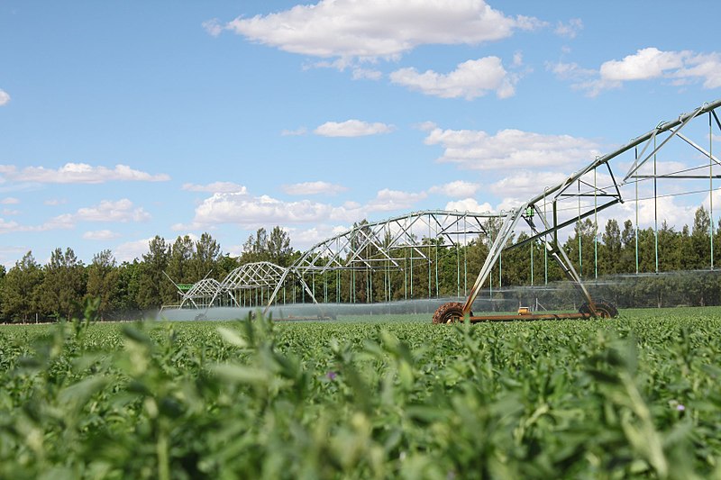 File:Pivot irrigation in Orania.jpg