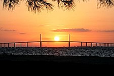 Вид на мост из парка Fort De Soto Park