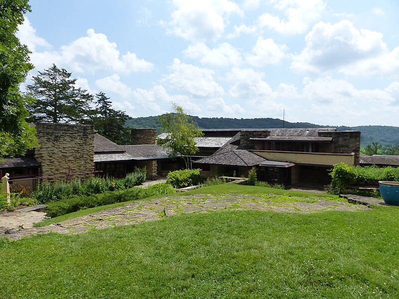 File:Taliesin Exterior 18.jpg